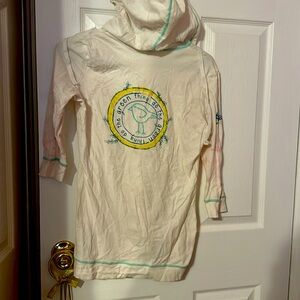 Runs small- Ladies size large quarter sleeve lightweight, hooded shirt